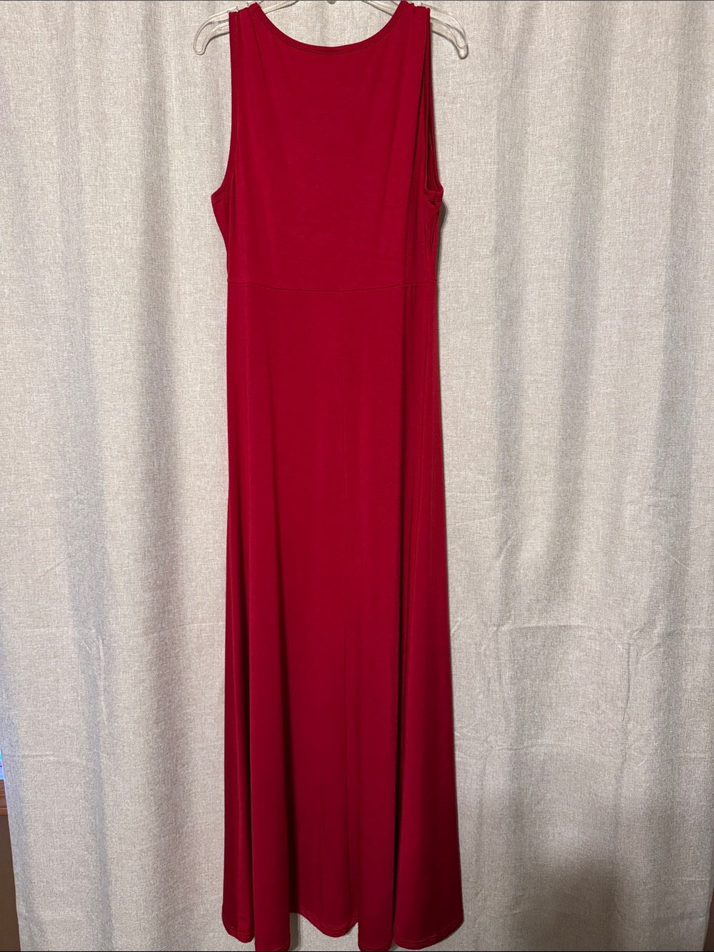 Sleeveless Red Maxi Dress - Classic Round Neck - Picture 4 of 4